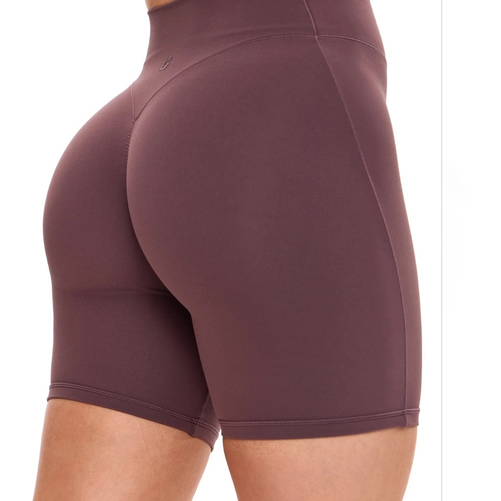 BuffBunny aggressive, scrunch shorts